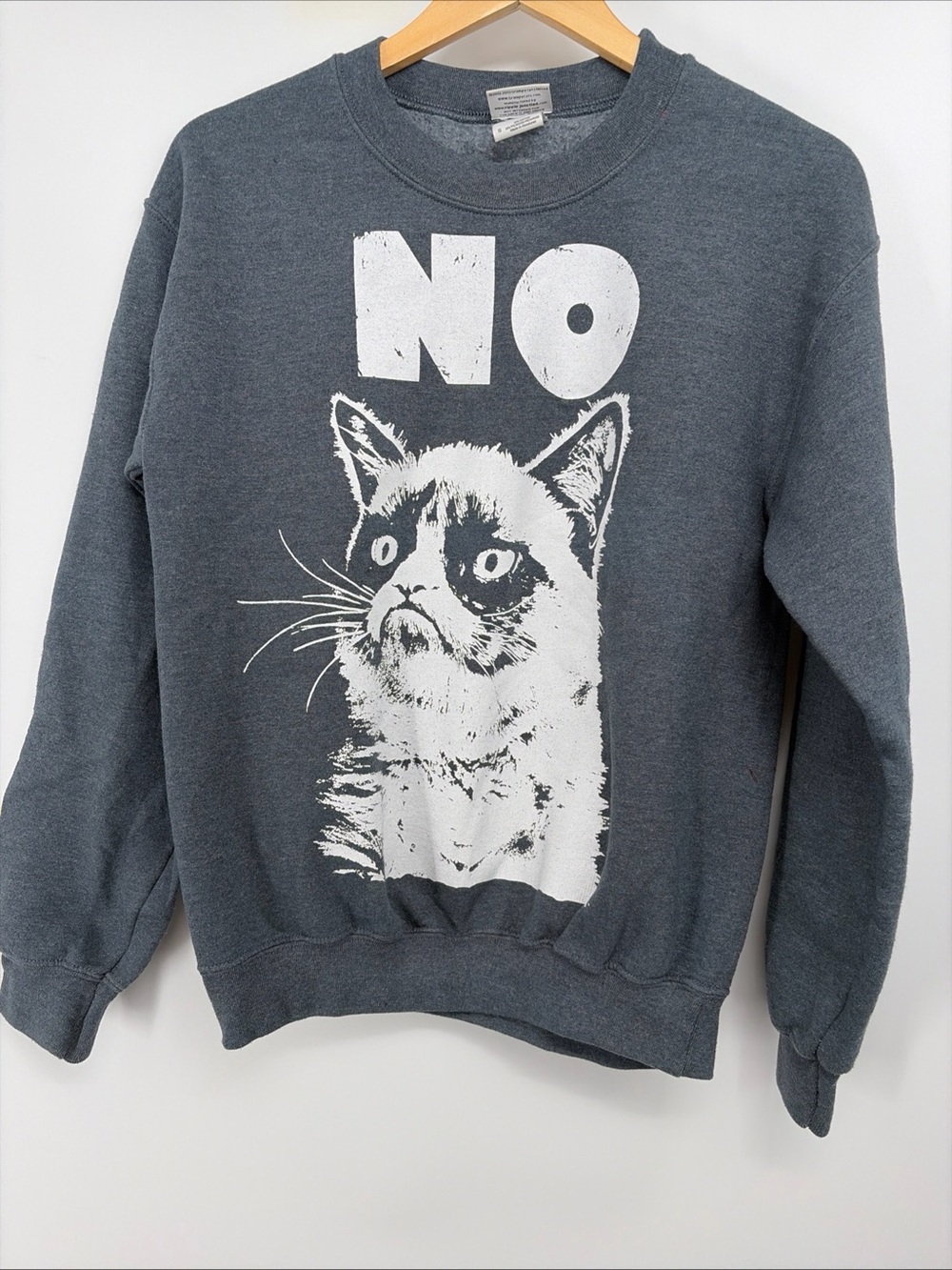 Official Grumpy Cat Gray Sweatshirt Sz Small Cotton Blend 2012